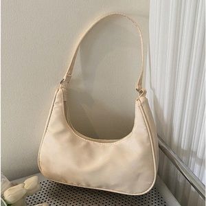 Minimalist Zip-Up Baguette Bag